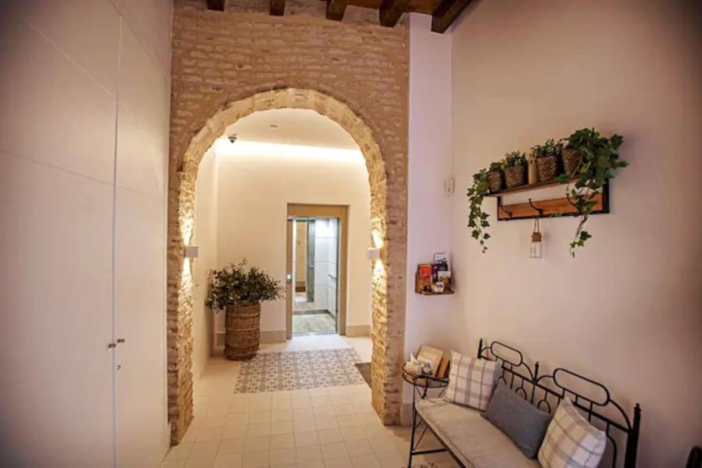 Mini Hotel In The Heart Of Sevilla For Exclusive Usage Esterno foto